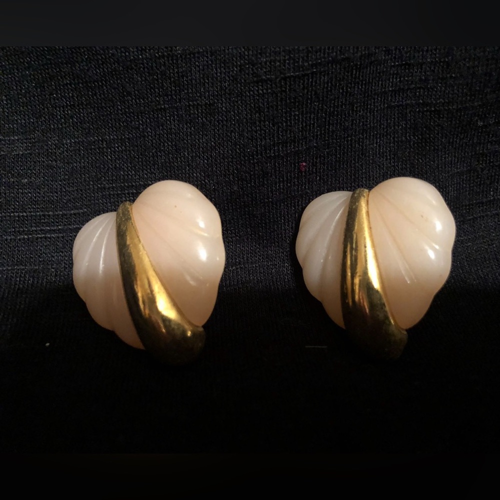 Elegant Gold and Cream/Pink Earrings